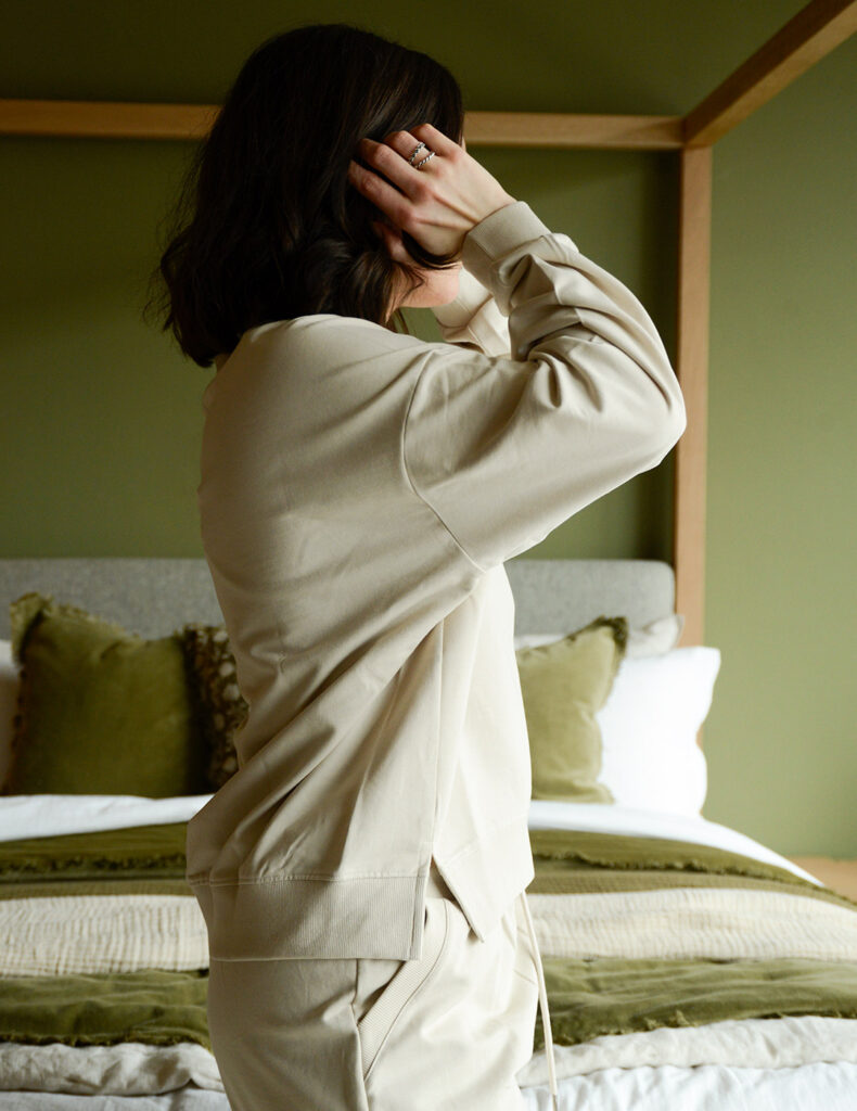 Chalk Joggers Sweatshirt Sets Cream on Model PORTRAIT