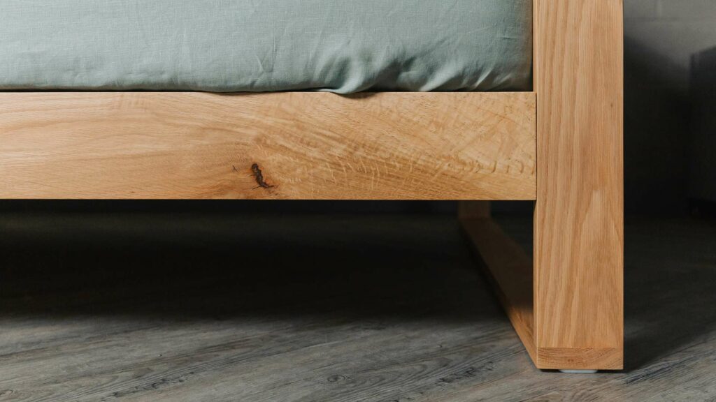 Leith oak side rail knot detail 1