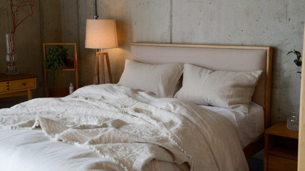 Oak Carlisle Amatheon Wisp HB with linen and cotton throw 2