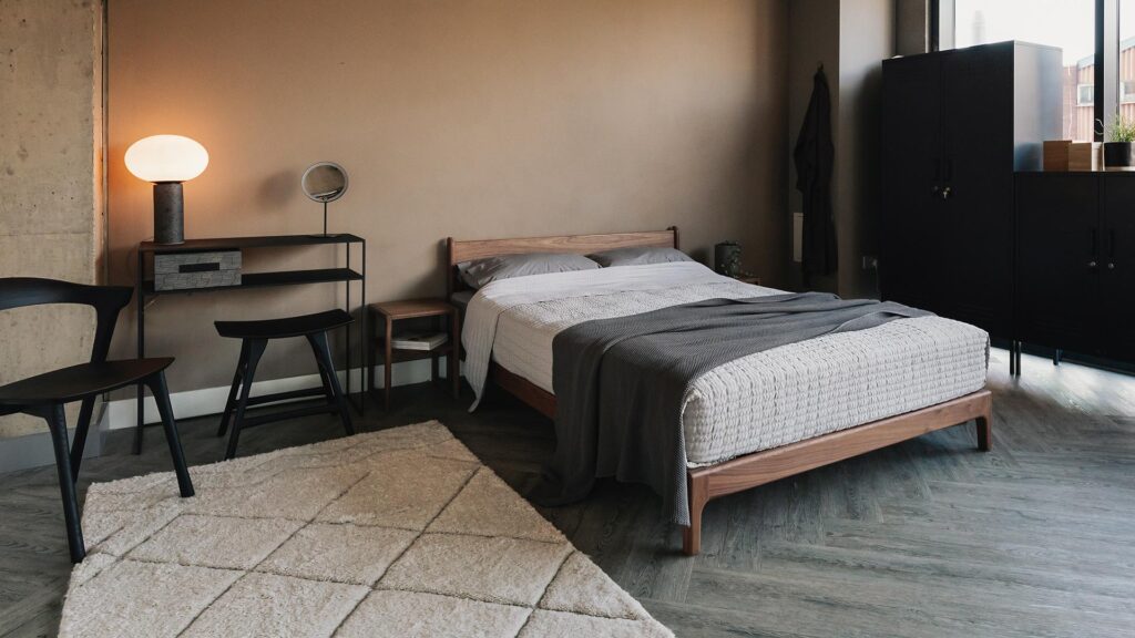 Pimlico bed with ivory rug and black metal console