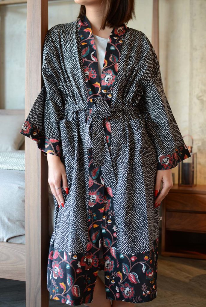 black-sprig-pattern-kimono-front-portrait