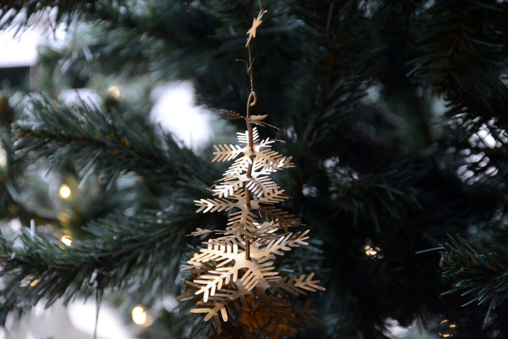 brass christmas tree 1200