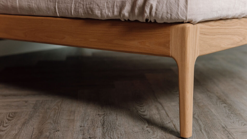 carlisle bed leg detail