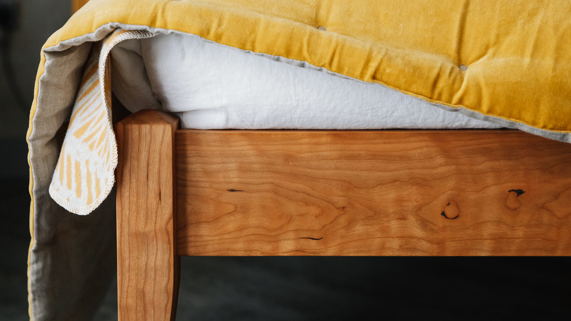 cherry cochin leg detail