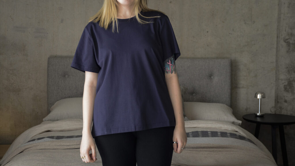 loose fit short sleeve Tee shirt in navy