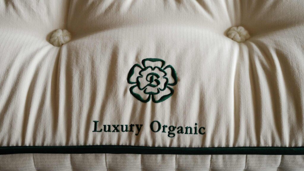 deluxe 5500 luxury organic mattress logo