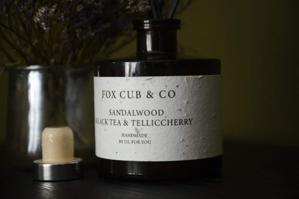 diffuser sandalwood black tea detail