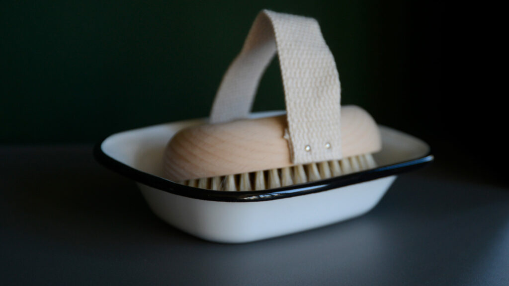enamel dish with body brush
