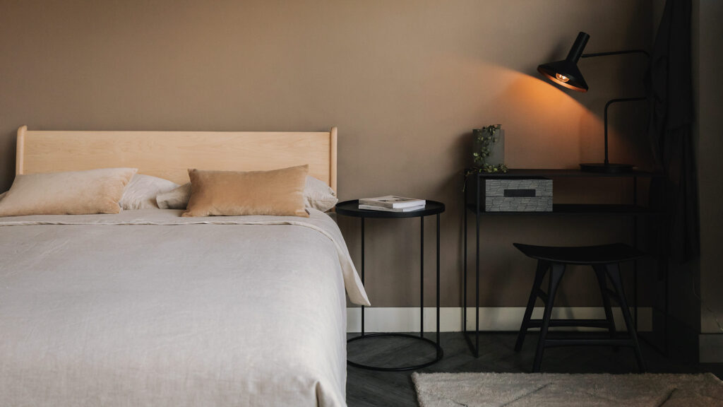 ethnicraft round side table in black