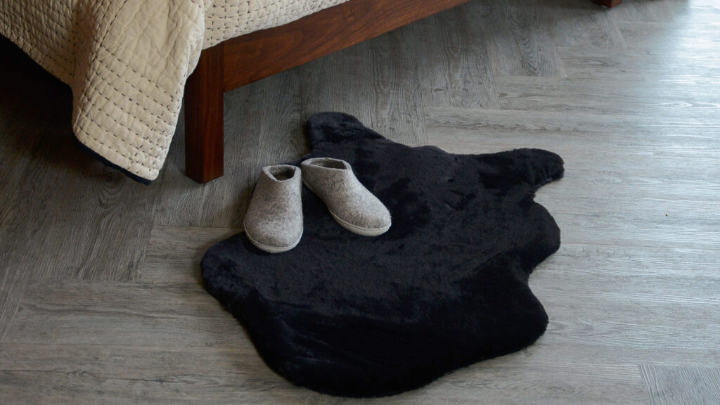 faux sheepskin rug black with slippers