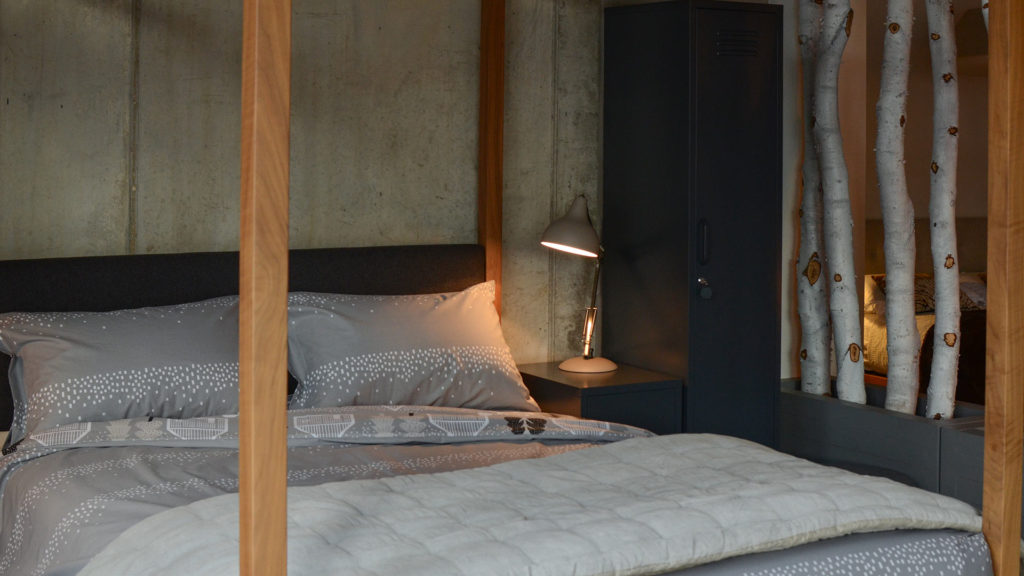 Donna Wilson Grey Duvet Set on the walnut Highland 4 poster wooden bed