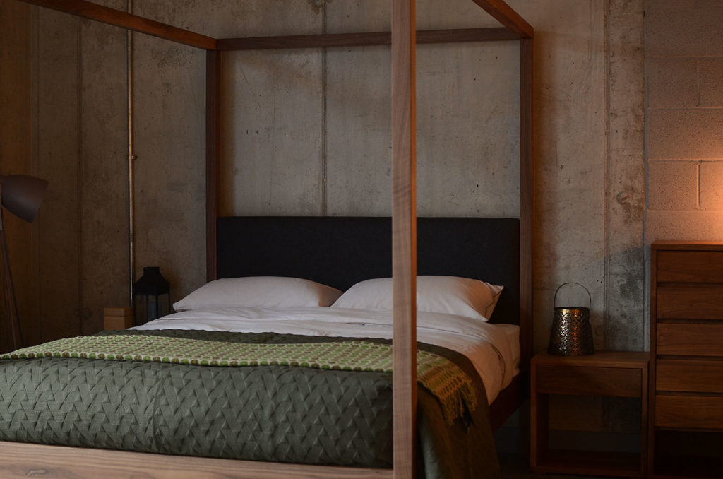 highland bed in walnut 1400