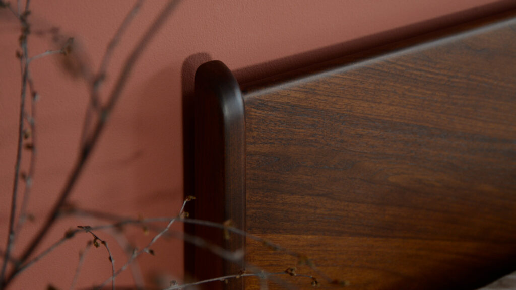 leg detail smoked wlanut hoxton