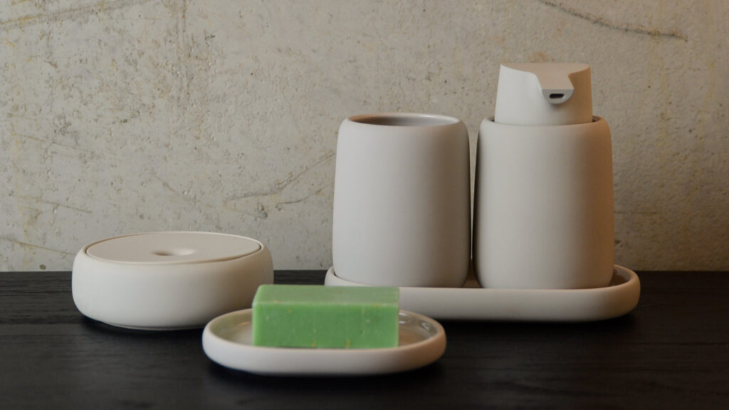 moonbeam full set bathroom small storage 