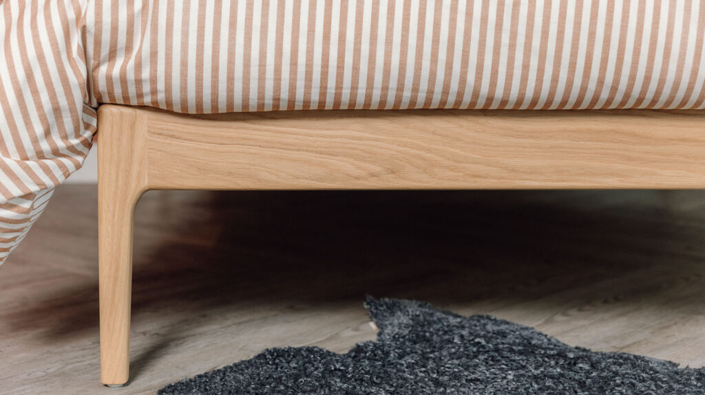 oak Carlisle leg detail