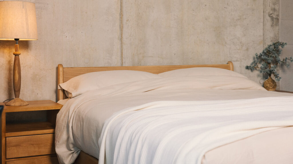 oak Pimlico bed with wooden lamp base