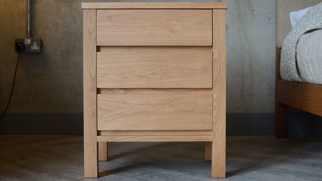 oak three drawer bedside unit2