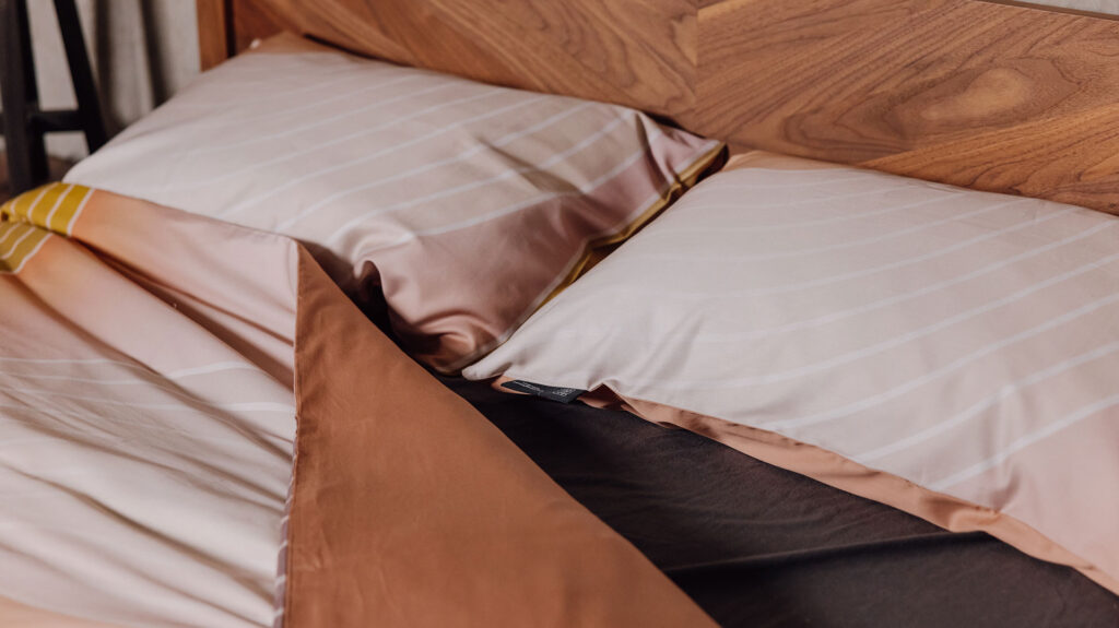 organic cotton bedding set modern print detail