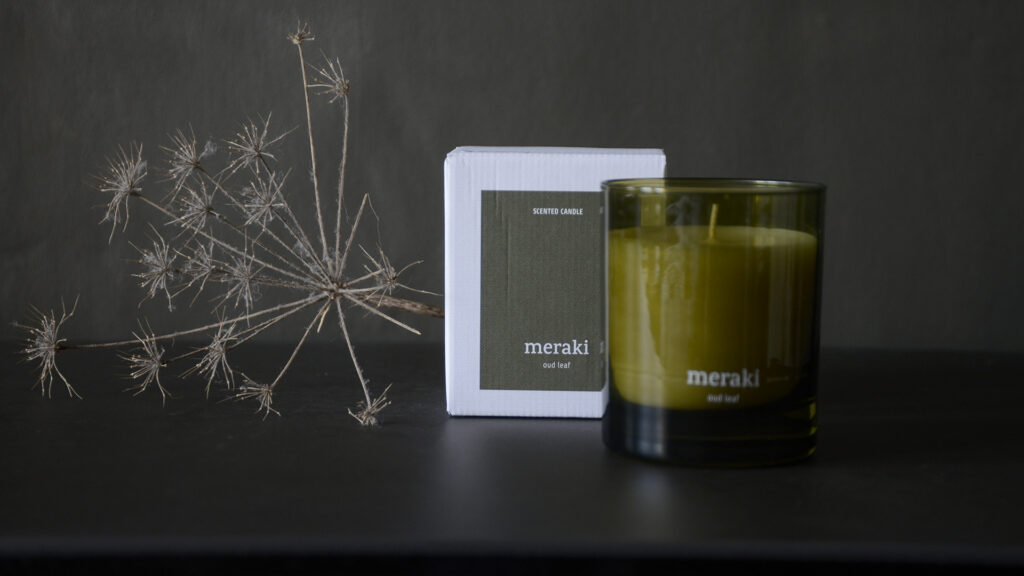 oud leaf scented candle