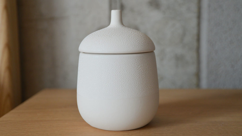 pearl ceramic jar with lid on
