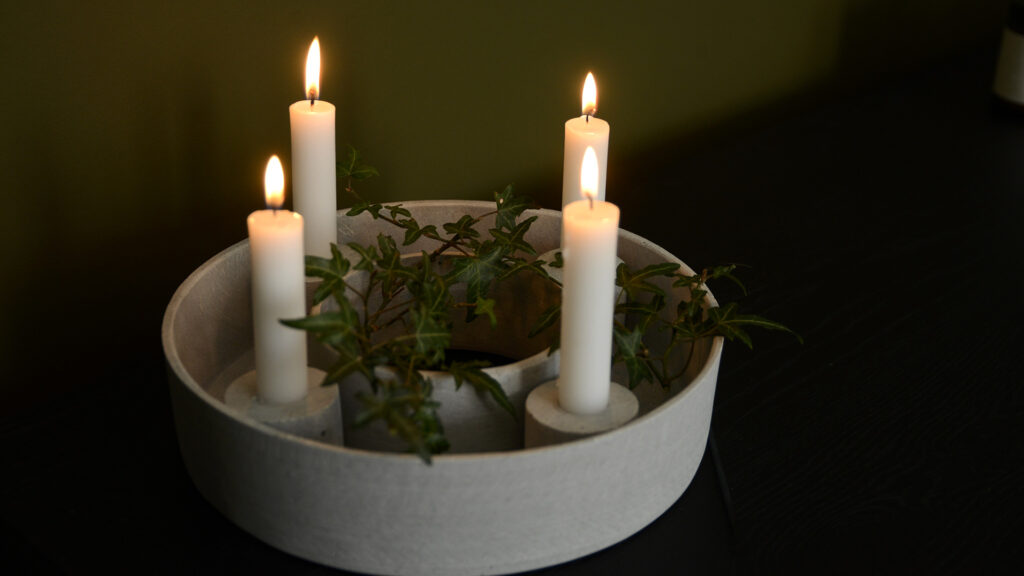 ring candle holder in concrete