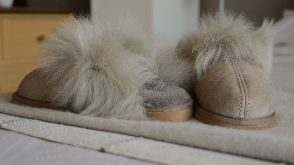 sheepskin slippers in fawn with fur lining