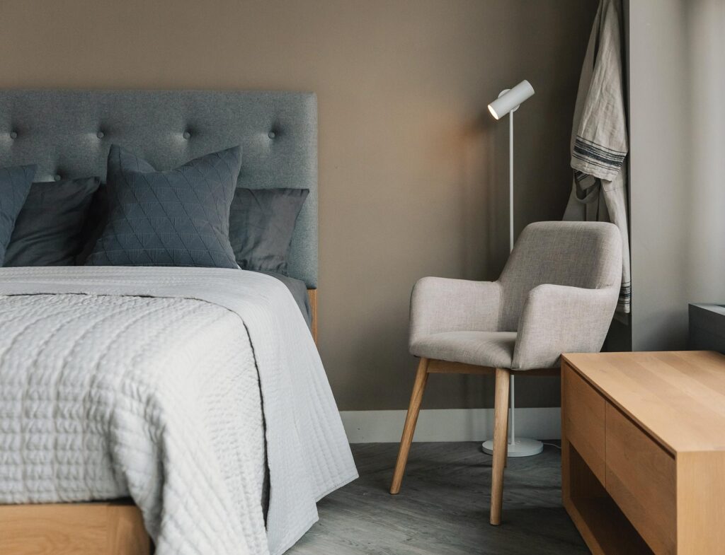 skye bed with lauren chair 1400