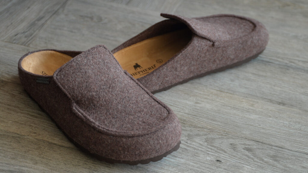 backless wool slippers in warm brown.