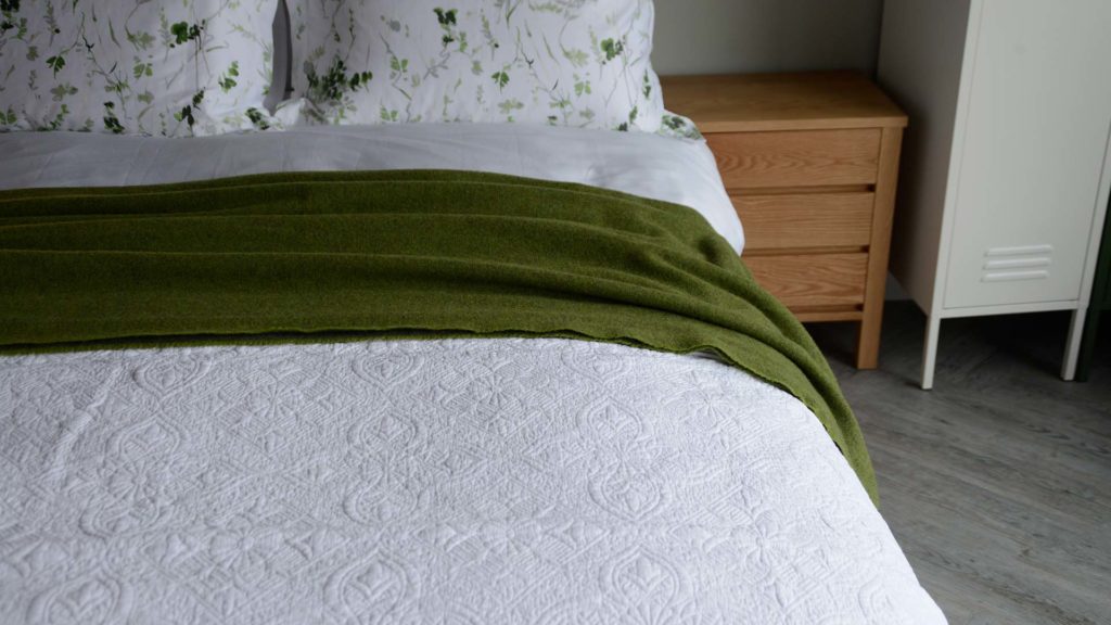 white classic bedspread over leaf print duvet set